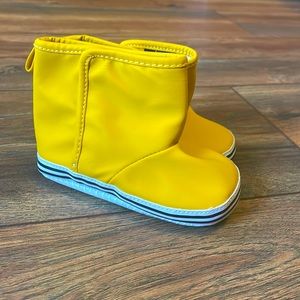 Baby gap rain boots with soft sole